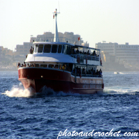 El barco de excursión Atlantis regresa al puerto de Marsamxett