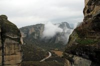 Valle de Meteora con nubes en movimiento desde el Monasterio de Varlaam