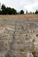 บันไดหินสกัดในโรงละครโบราณแห่งอาร์กอส