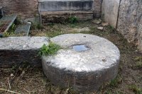 องค์ประกอบหินทรงกลมขนาดใหญ่ในโรงละครโบราณแห่งอาร์กอส