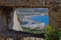Veduta mit-Tieqa tas-Sitt Għar Possibbli taħt is-Salib tal-Mellieħa